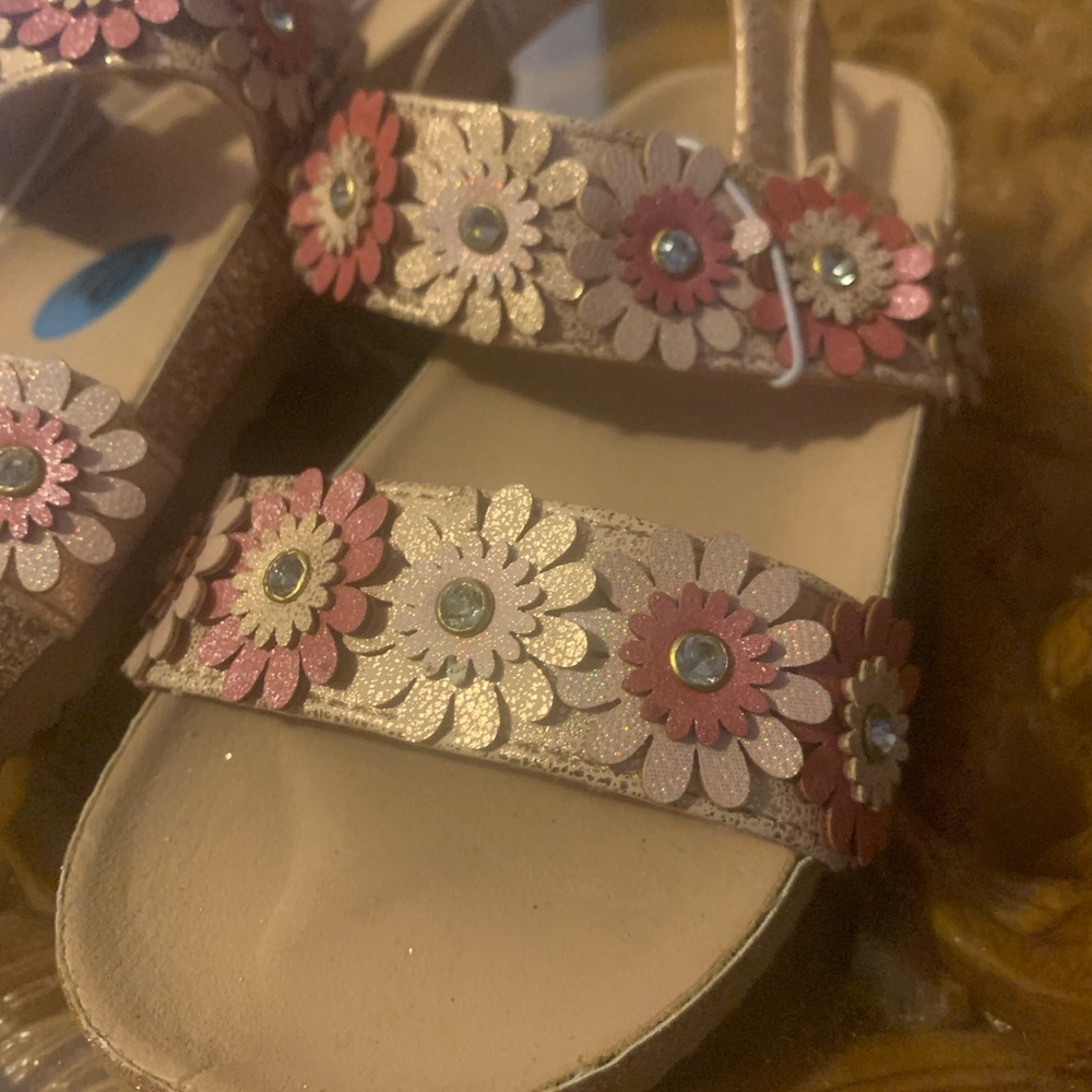 Sandals - Picture 2 of 3